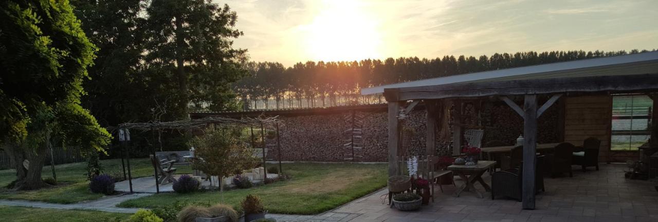 Bed & Breakfast De Kienstee Schoondijke Екстериор снимка